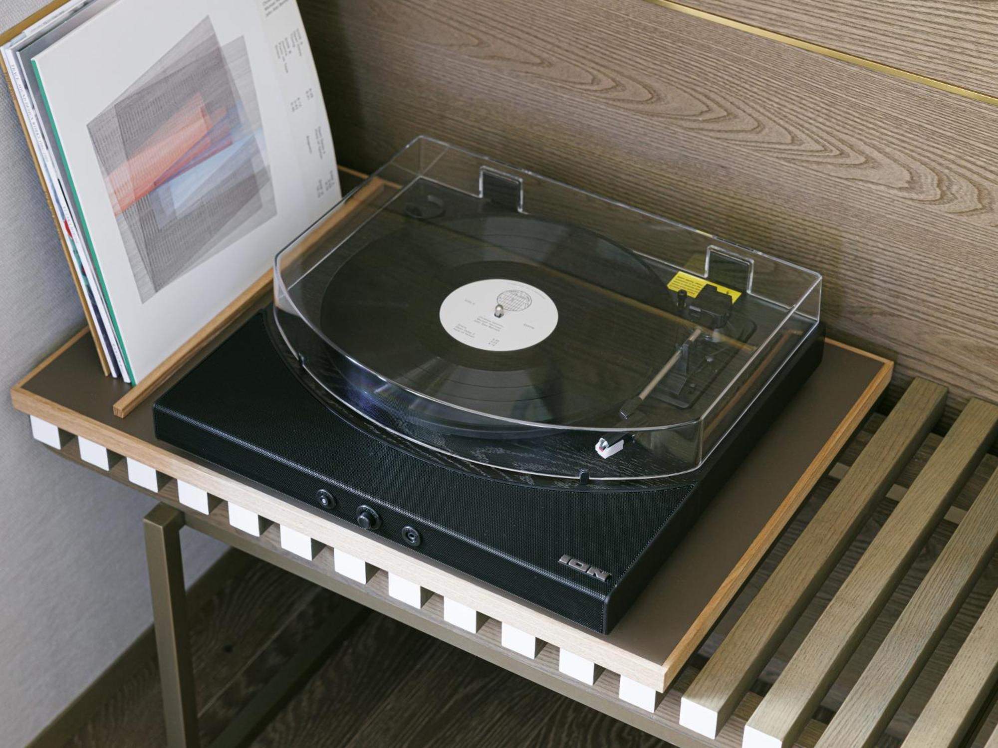 Good Nature Hotel Kyoto Phòng bức ảnh A turntable