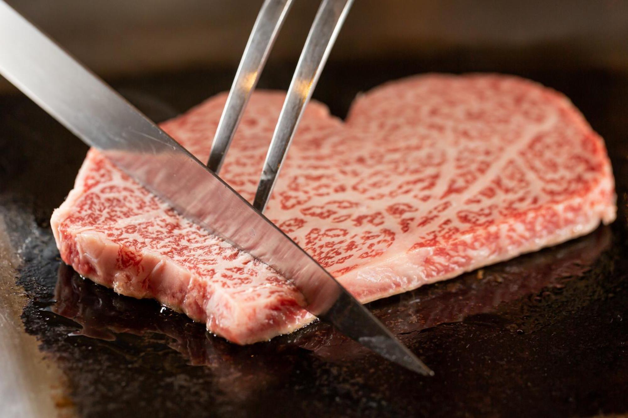 Good Nature Hotel Kyoto Ngoại thất bức ảnh A steak being cooked